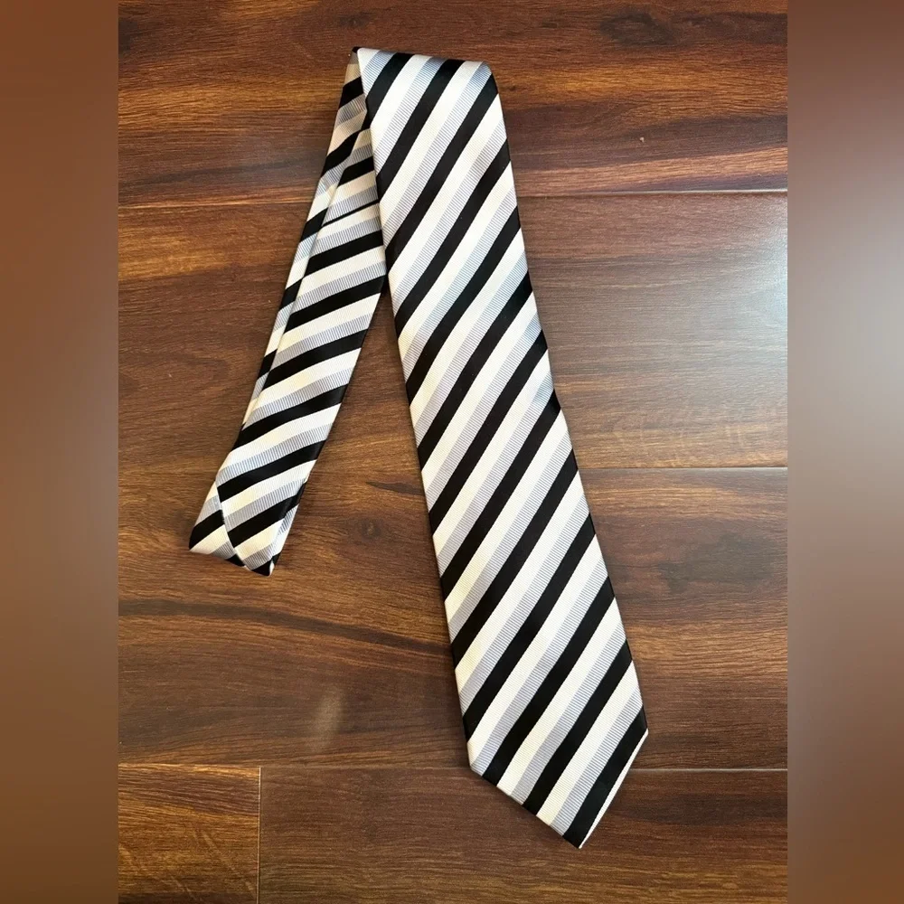 🍁SALE🍁 ZILLIONI Collezioni 100% Silk Tri-color Stripes Handmade Repp Tie